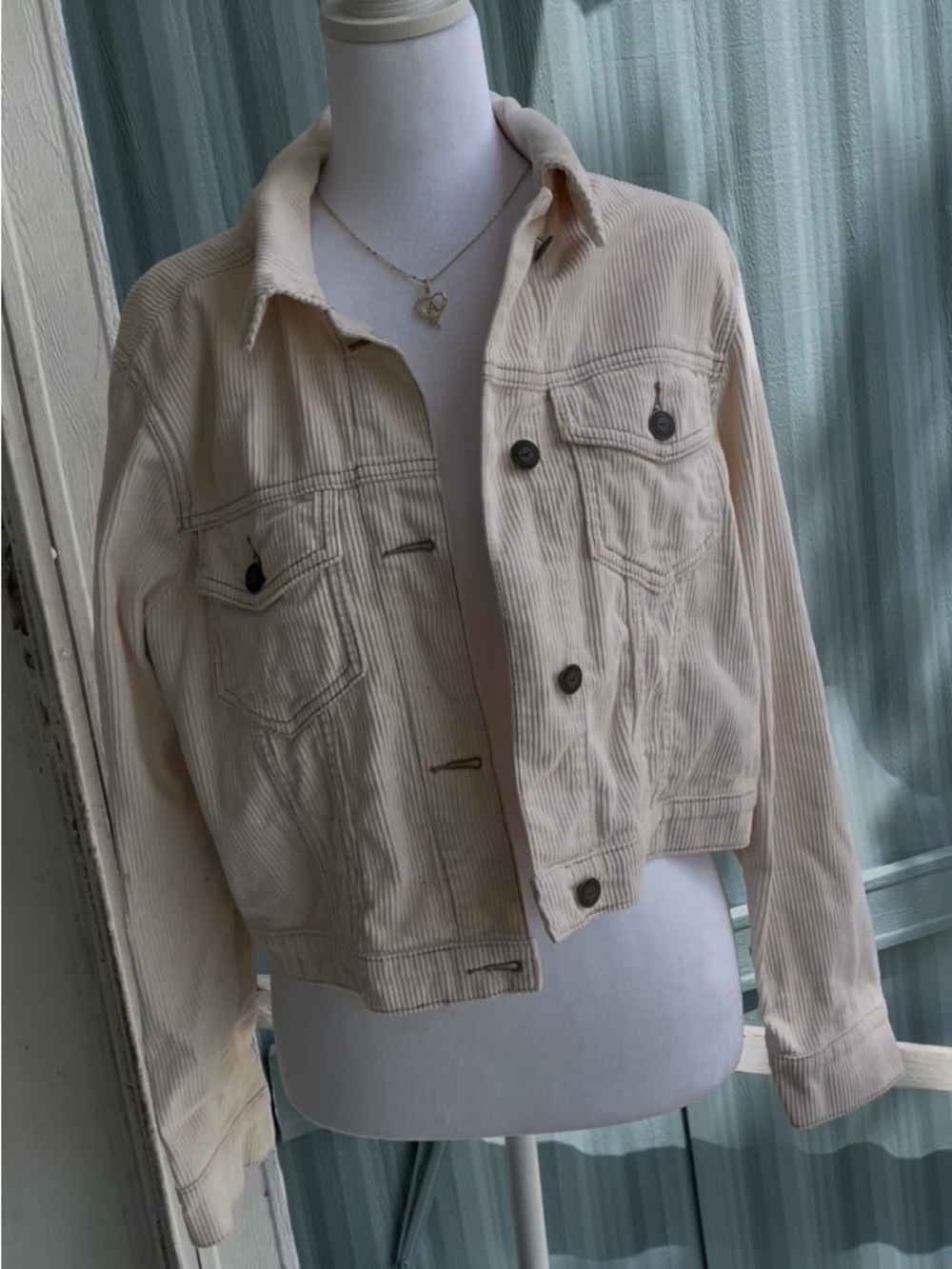 Women’s Hollister cropped condoroy jacket